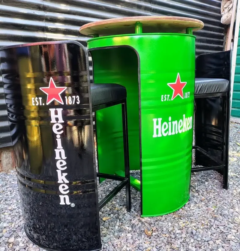 Set de muebles reciclados de barriles con logos de marcas - 3