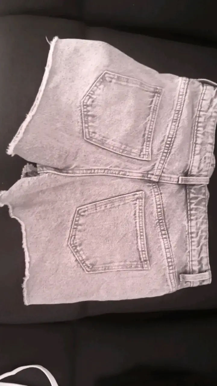 Shorts de mezclilla H&M con flores bordadas - 2