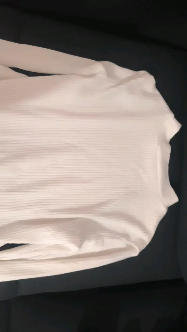 Polera blanca con diseño 2000 y estrella - 3