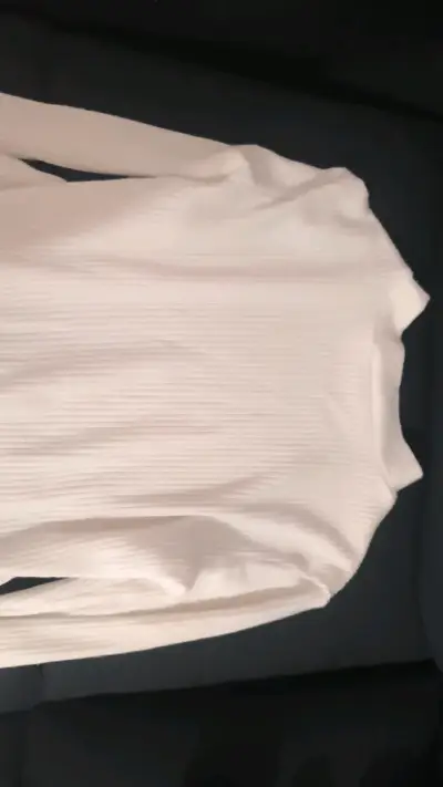 Polera blanca con diseño 2000 y estrella - miniatura 3
