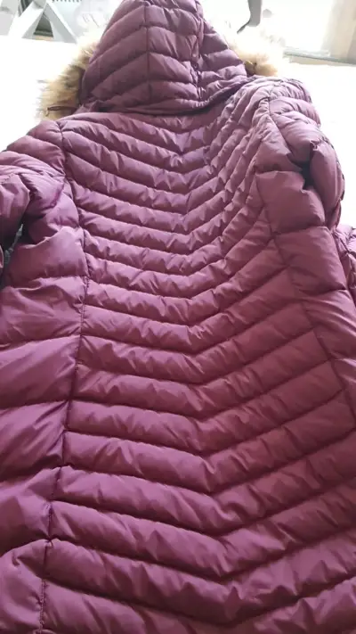 Abrigo largo de plumas morado para mujer Uppí - miniatura 3