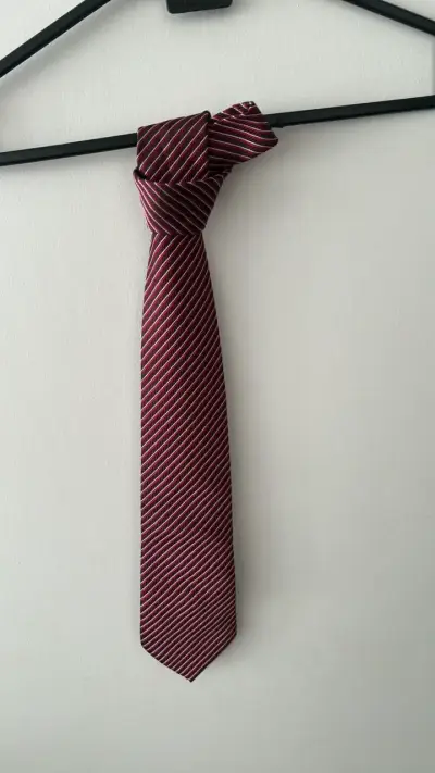 Corbata de rayas rojas y blancas elegante - miniatura 1