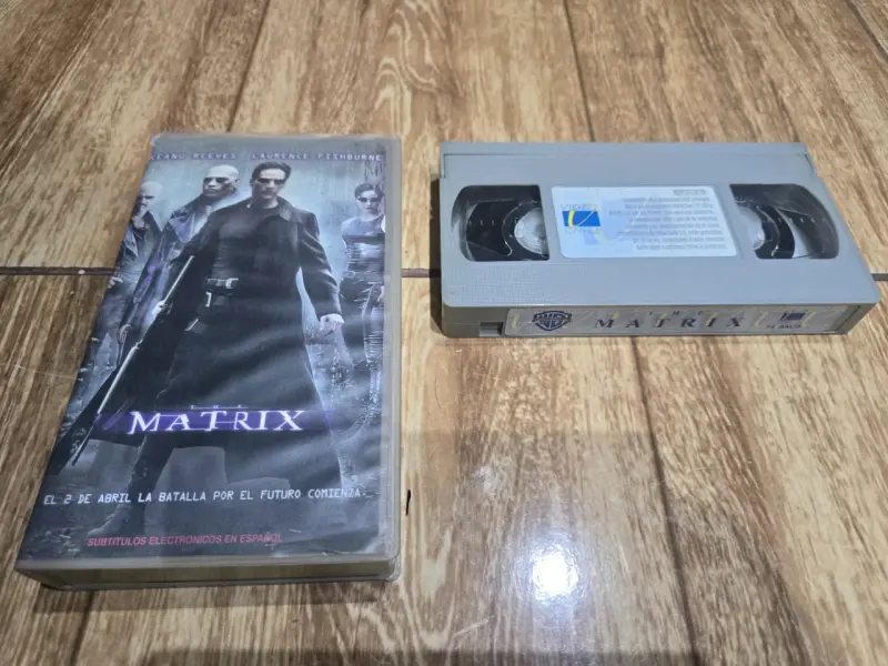 VHS de la película Matrix con subtítulos en español