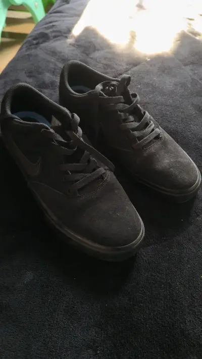 Zapatillas deportivas negras Nike en buen estado - miniatura 1