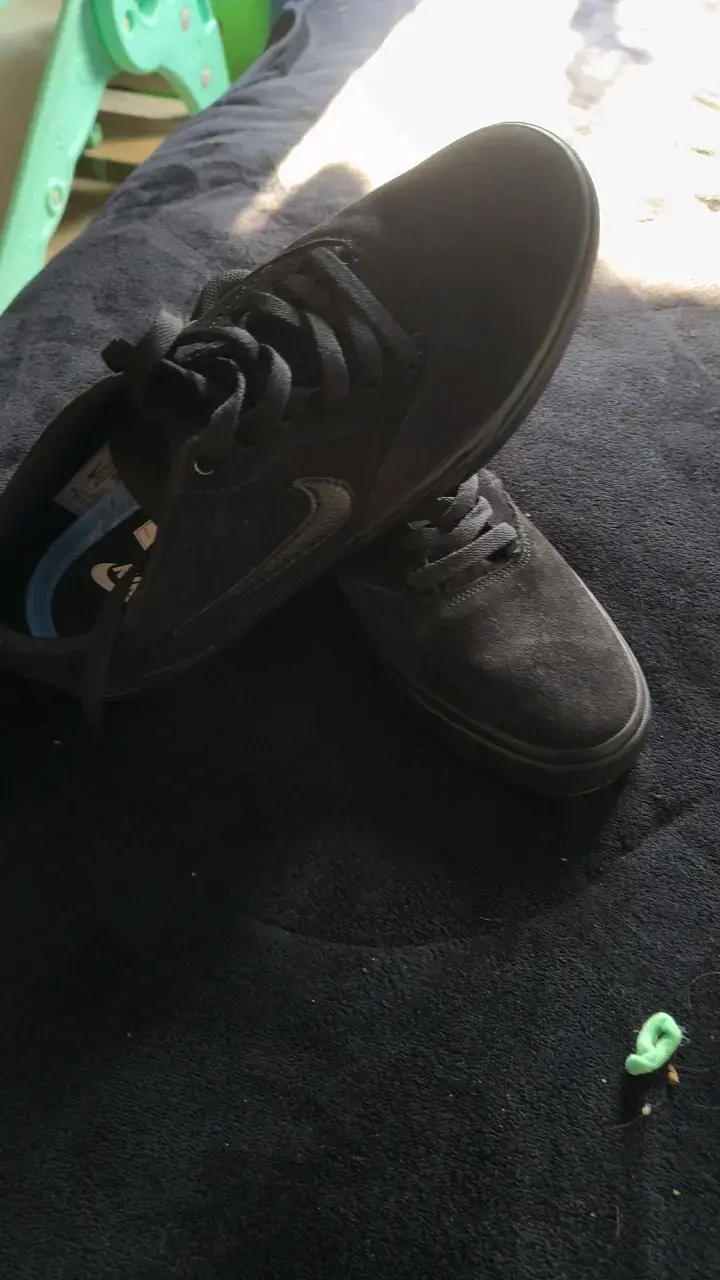 Zapatillas deportivas negras Nike en buen estado - 2