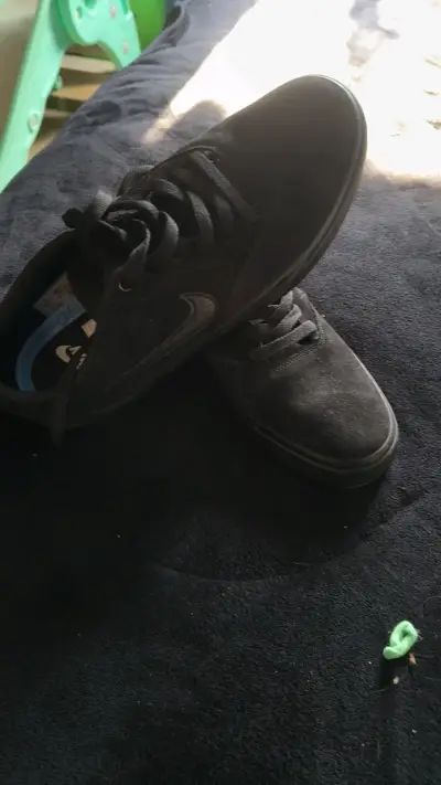 Zapatillas deportivas negras Nike en buen estado - miniatura 2
