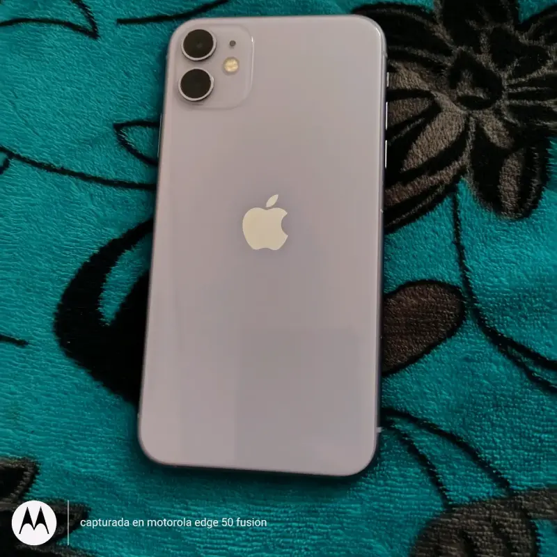 iPhone 11 en buen estado color morado - 1