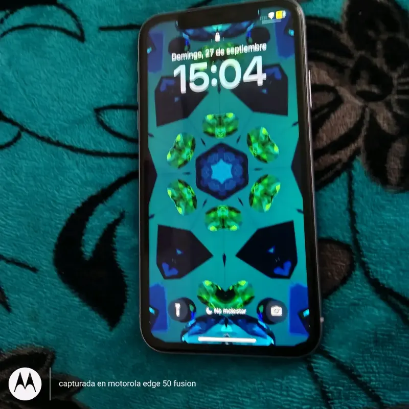 iPhone 11 en buen estado color morado - 2