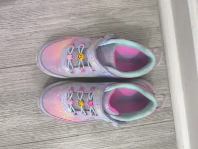 Zapatillas infantiles multicolor con diseño brillante - miniatura 1