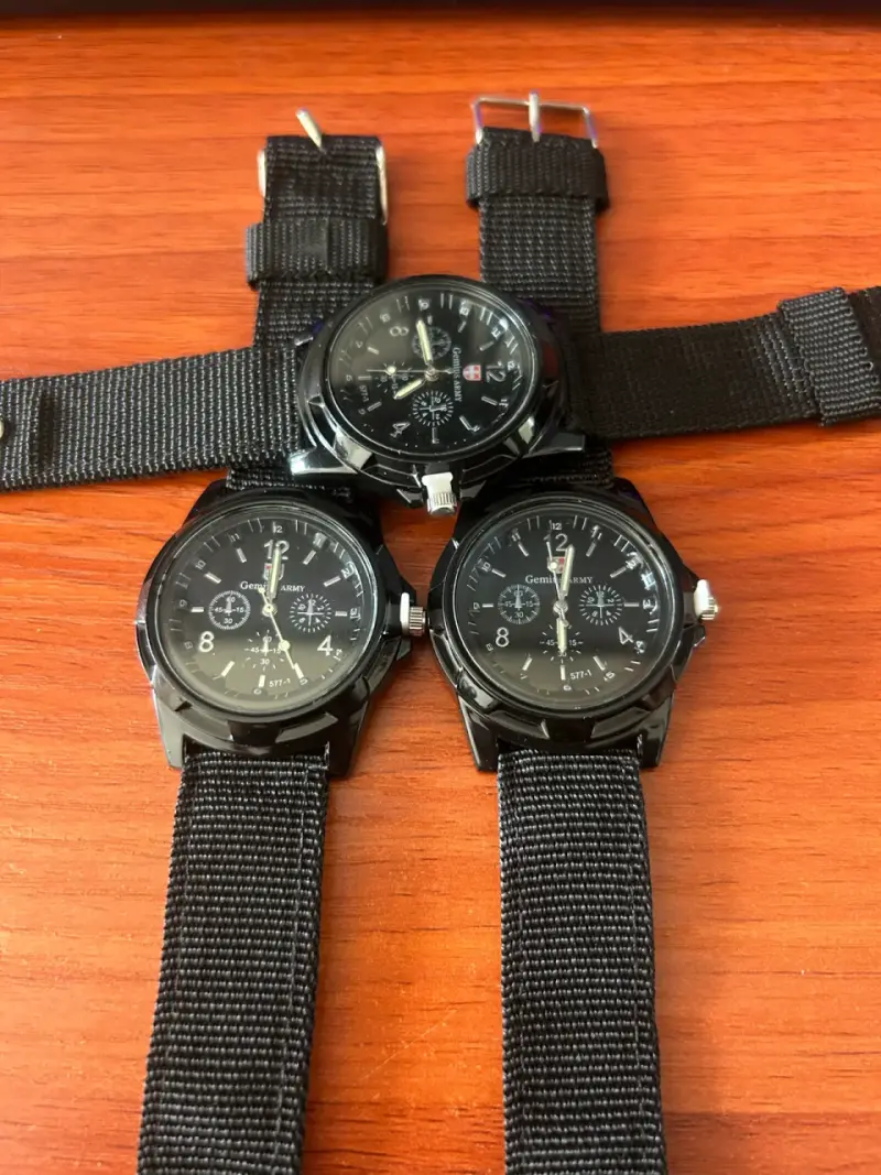 Relojes de pulsera negros estilo militar - 2
