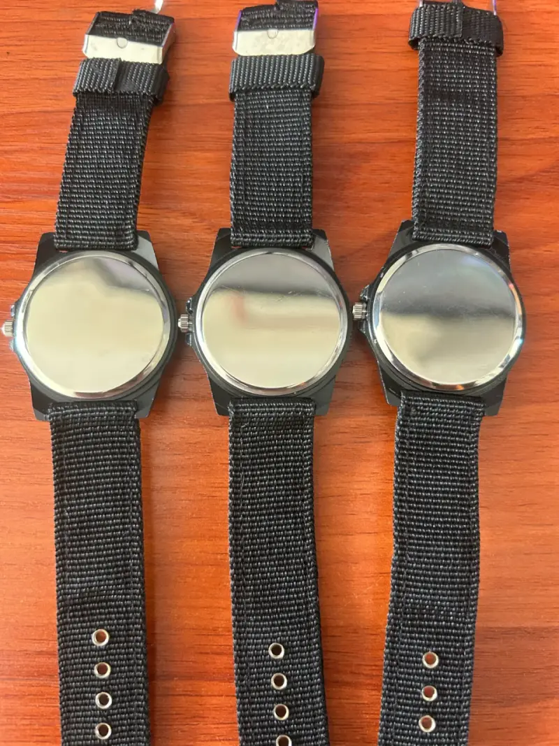 Relojes de pulsera negros estilo militar - 3