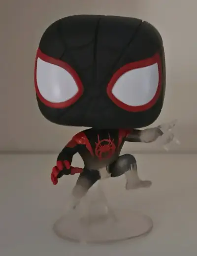 Figura Funko Pop de Miles morales Edición Especial - miniatura 5