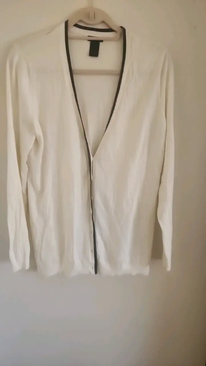 Cardigan blanco Ann Taylor con ribete negro - 1