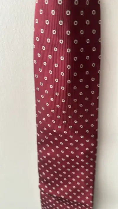 Corbata de seda roja con diseño de puntos - miniatura 2