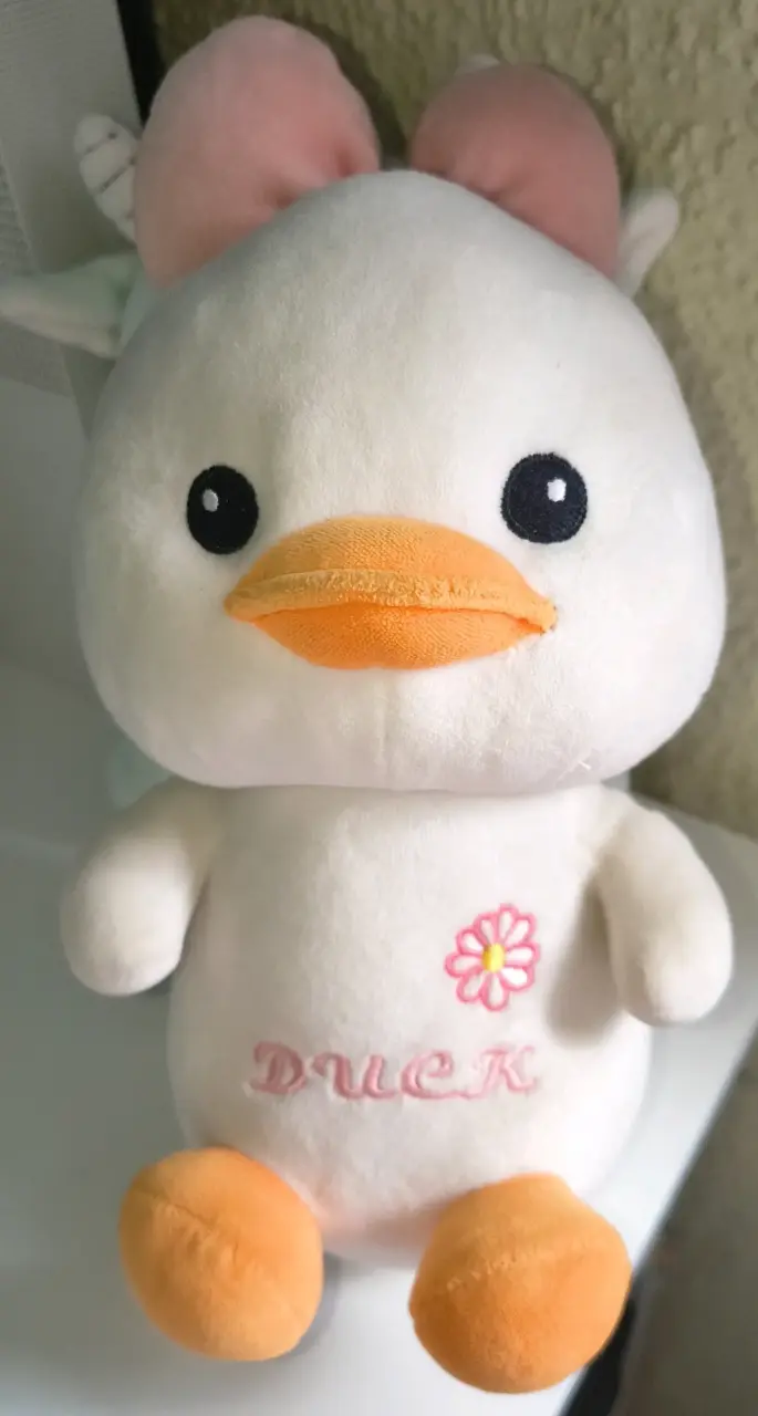Peluche de pato blanco con moño rosa
