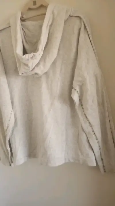 Polerón Nike gris con capucha y cierre - miniatura 2