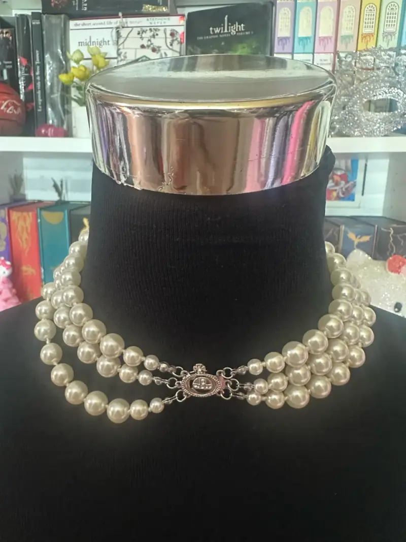 Collar de perlas con dije de metal - 2