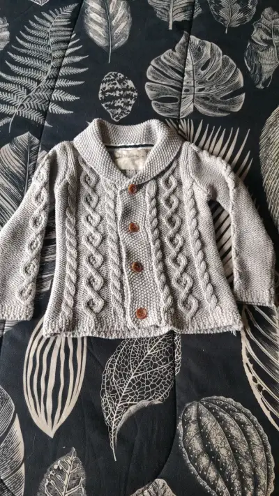 Chaleco de lana gris para niño con botones - miniatura 1