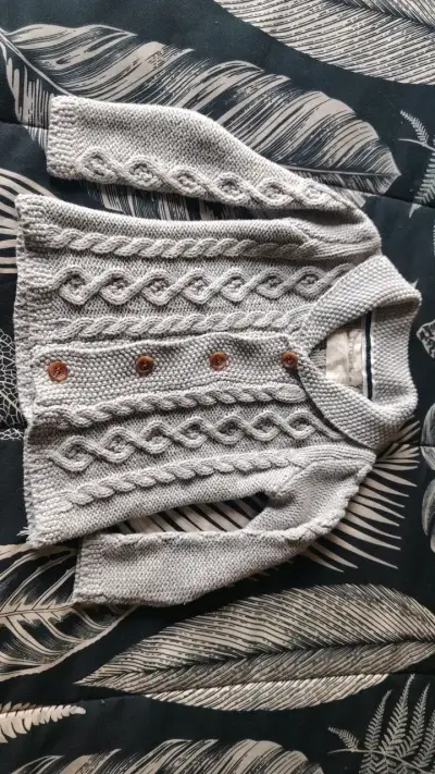 Chaleco de lana gris para niño con botones - miniatura 2
