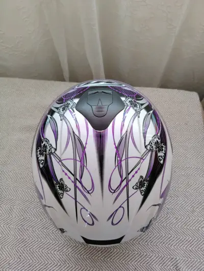 Casco de moto MT con diseño de mariposas - miniatura 3