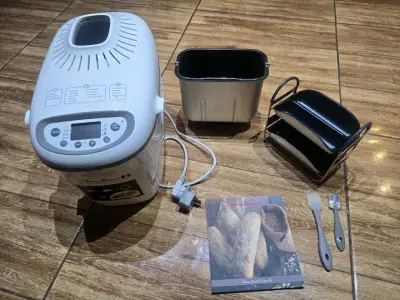 Máquina de pan Moulinex con accesorios - miniatura 1