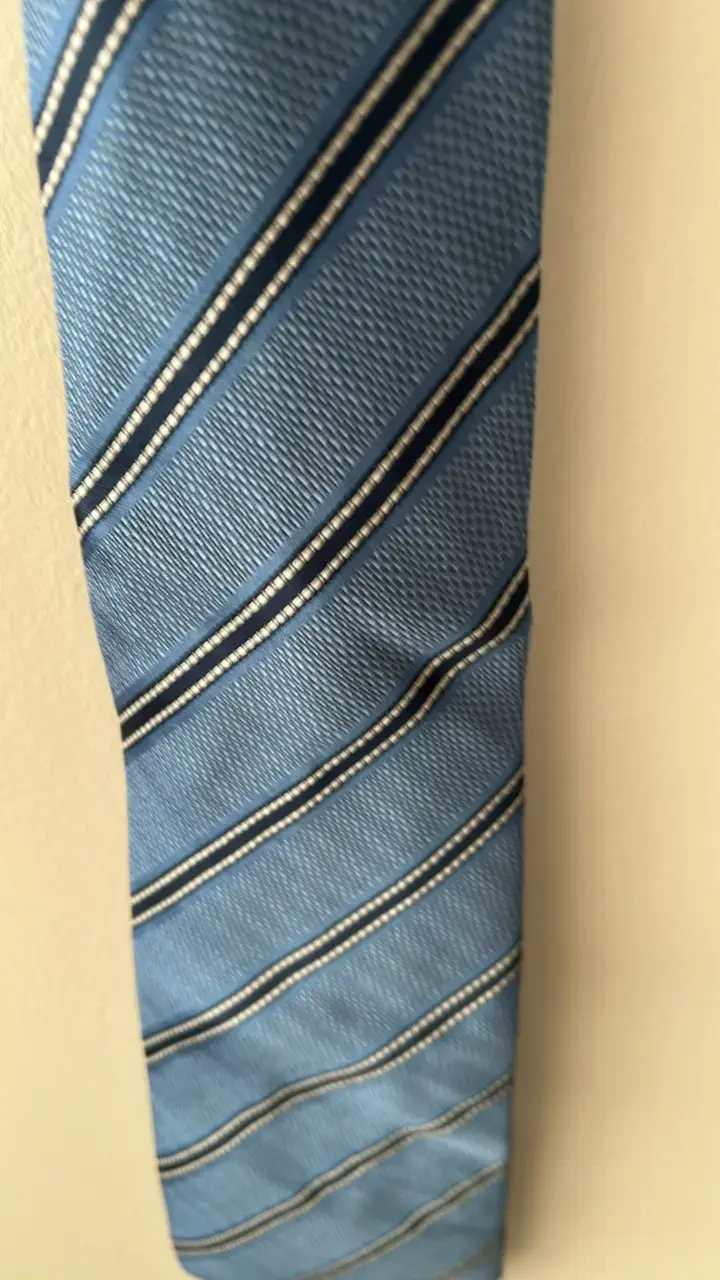 Corbata azul a rayas elegante - 2