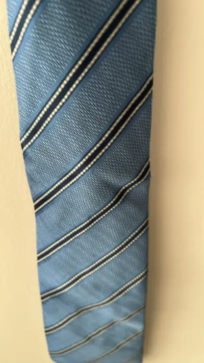 Corbata azul a rayas elegante - miniatura 2