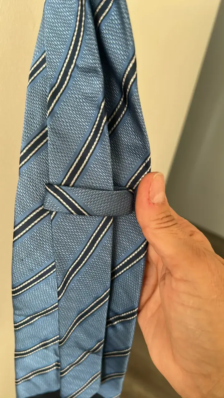 Corbata azul a rayas elegante - 4