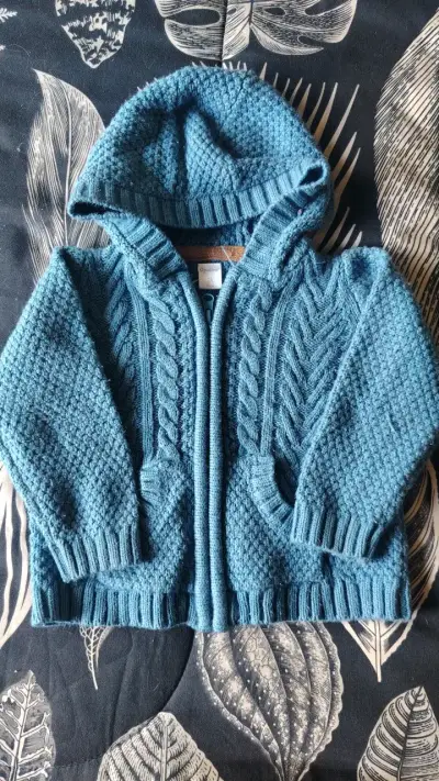 Chaleco de lana azul con capucha para niño - miniatura 1