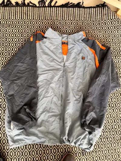 Cortaviento Wilson gris y naranja para hombre - miniatura 1
