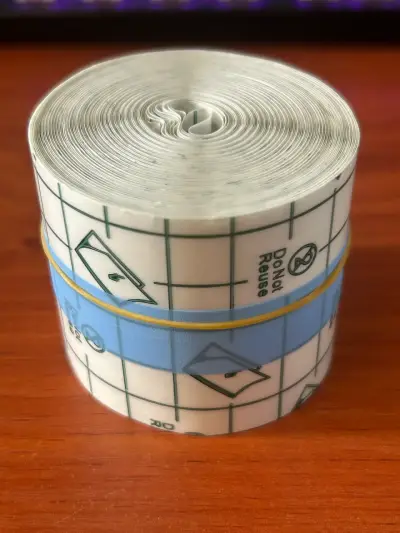 Rollo de cinta adhesiva médica transparente - miniatura 1