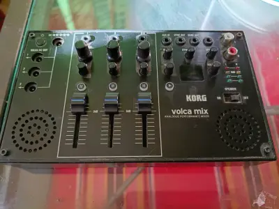 Mezclador Analógico Korg Volca Mix + rack + cables - miniatura 1