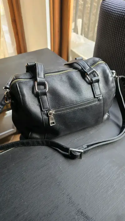 Bolso negro de cuero Amphora con correa ajustable - miniatura 2