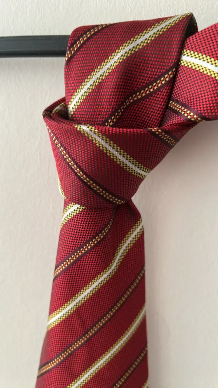 Corbata roja a rayas elegante - 3