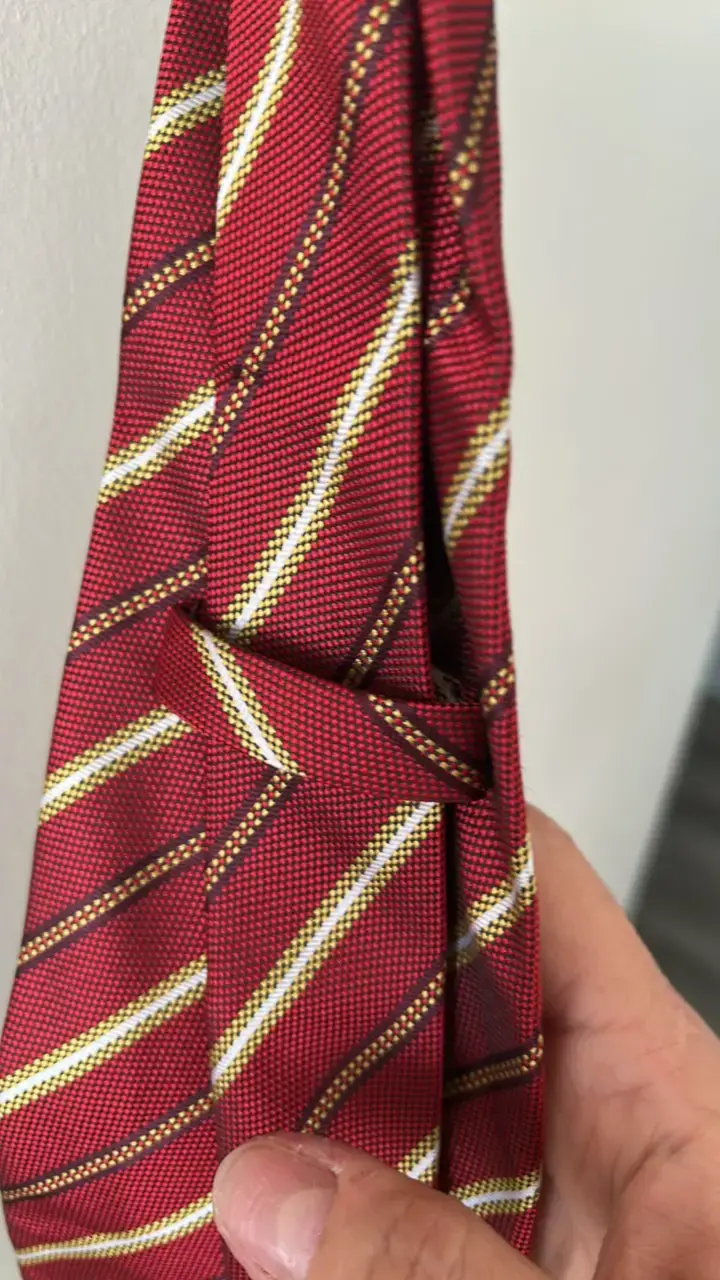 Corbata roja a rayas elegante - 4