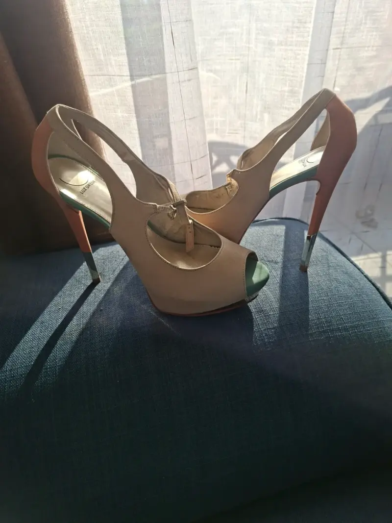 Zapatos de tacón alto beige Luz da Lua - 1