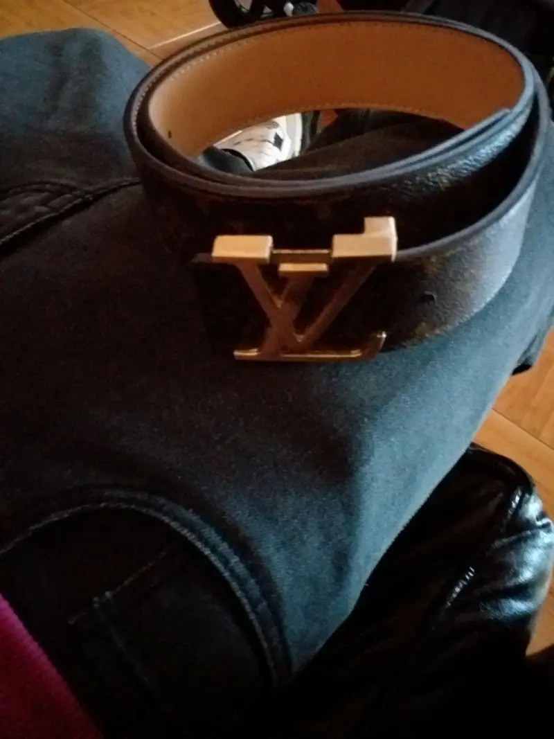 Cinturón de cuero Louis Vuitton con hebilla dorada - 2