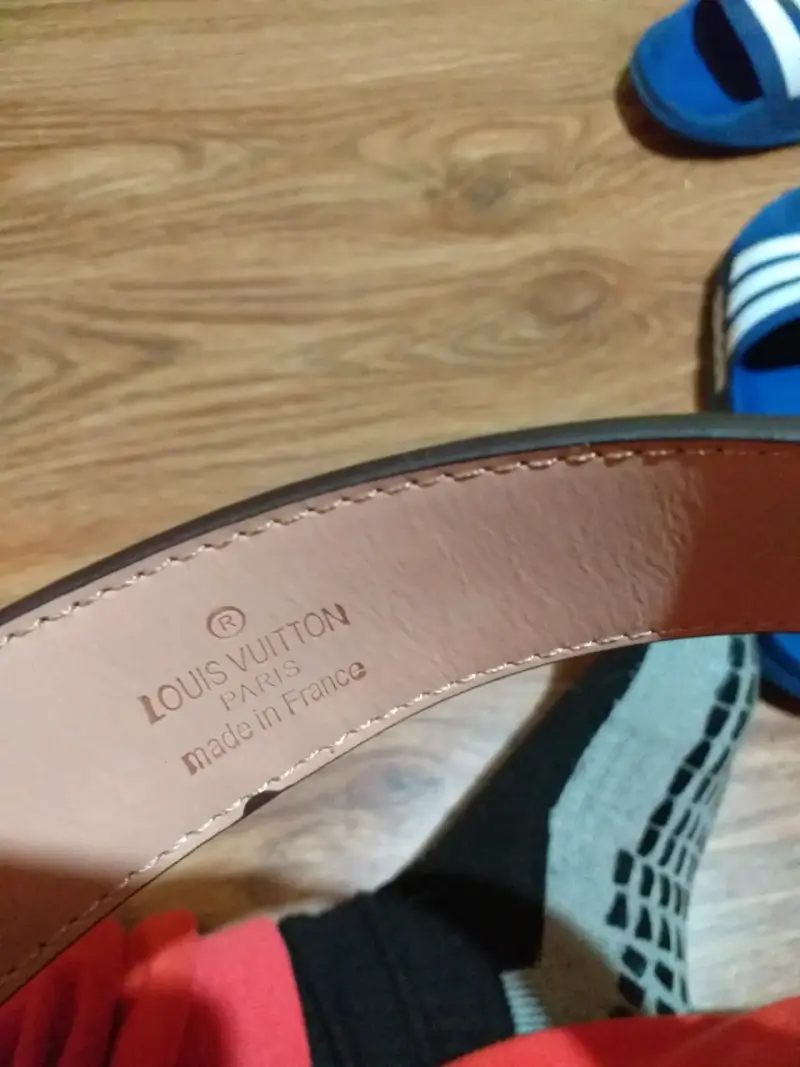 Cinturón de cuero Louis Vuitton con hebilla dorada - 8