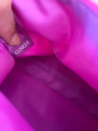 Cosmetiquero estuche Clinique fucsia y morado - miniatura 3