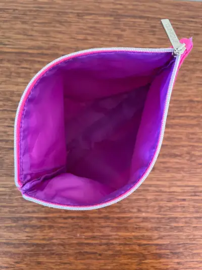 Cosmetiquero estuche Clinique fucsia y morado - miniatura 5