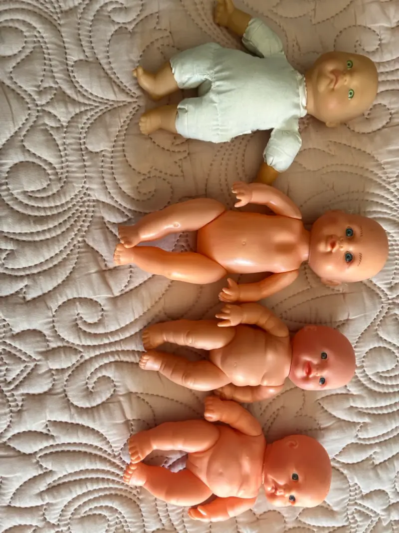 Lote de Barbies y muñecas variadas - 2