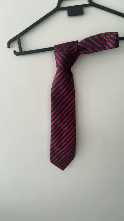 Corbata de rayas azul y rojo elegante - miniatura 1