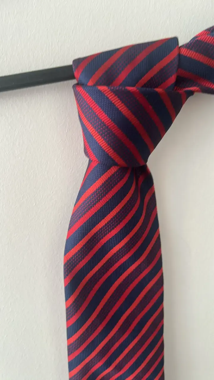 Corbata de rayas azul y rojo elegante - 2
