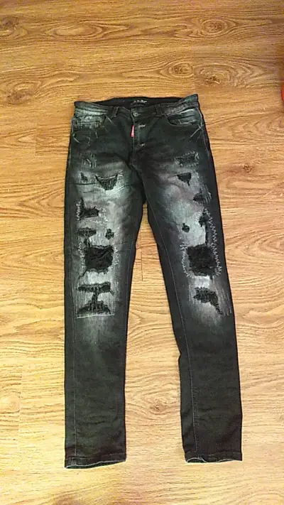 Jeans pvpnegros desgastados para hombre - miniatura 1
