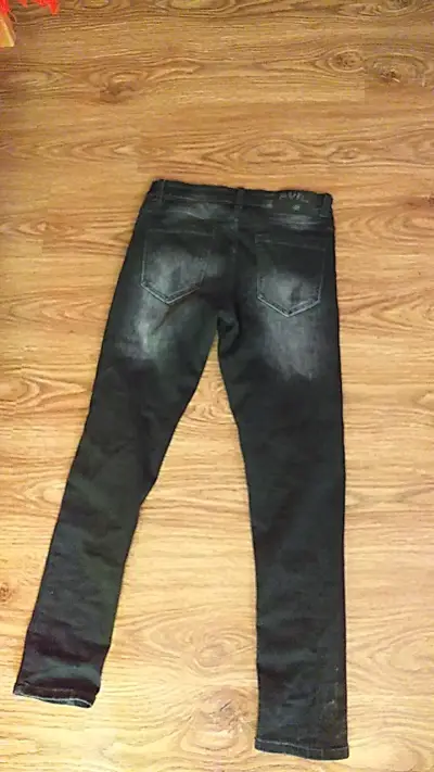 Jeans pvpnegros desgastados para hombre - miniatura 2
