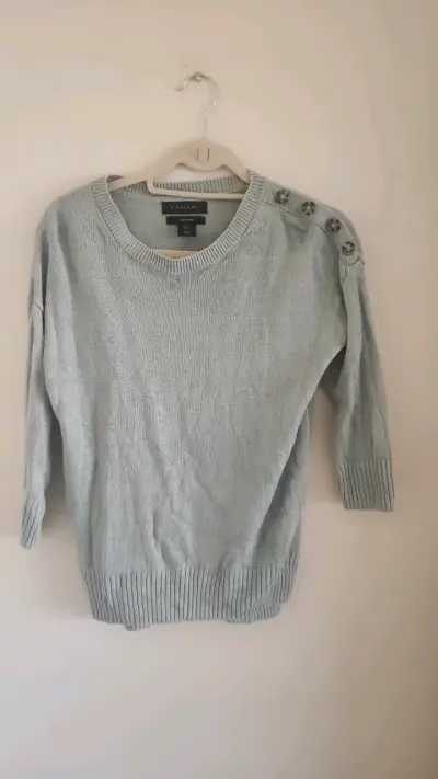 Suéter de lino verde agua claro con botones Tahari - miniatura 1