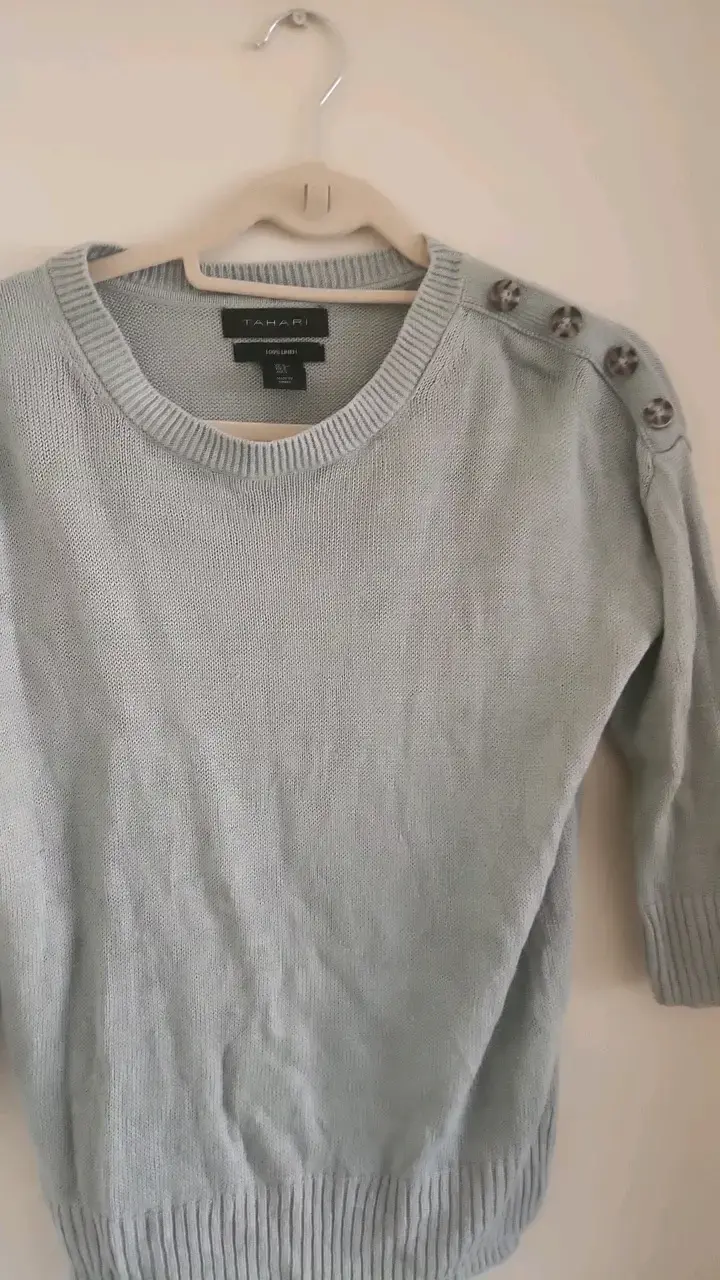 Suéter de lino verde agua claro con botones Tahari - 3