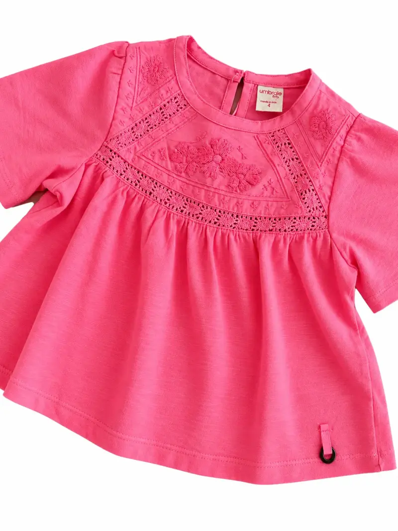 Blusa rosa para niña con bordado floral