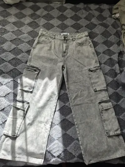 Pantalones cargo gris y ceniza. - miniatura 1
