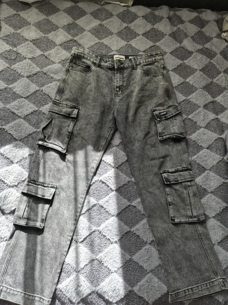 Pantalones cargo gris y ceniza. - 2